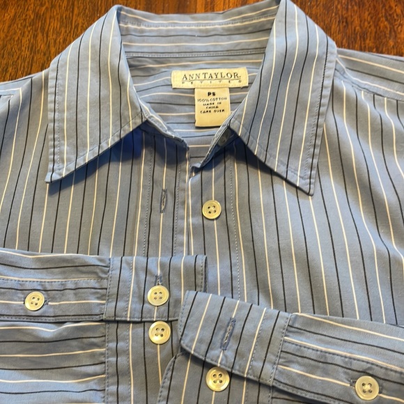 Ann Taylor petites-100% striped cotton button down -perfect condition 😀 - Picture 5 of 5